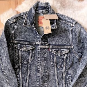 Brand New Levi’s Acid wash Trucker Denim Jacket